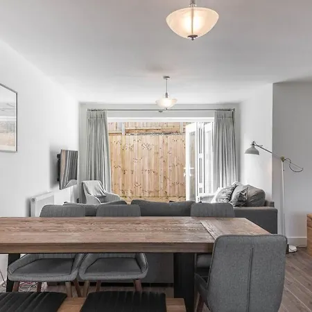 Beach Mews - Modern Townhouse With Patio And Private Parking Broadstairs Exterior photo