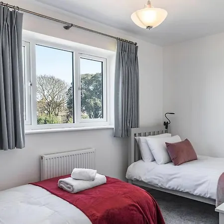 Beach Mews - Modern Townhouse With Patio And Private Parking Broadstairs Exterior photo