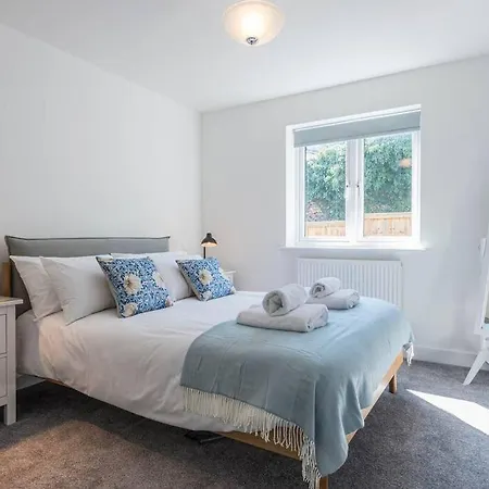 Beach Mews - Modern Townhouse With Patio And Private Parking Broadstairs Exterior photo