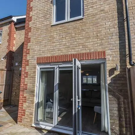 Beach Mews - Modern Townhouse With Patio And Private Parking Broadstairs Exterior photo