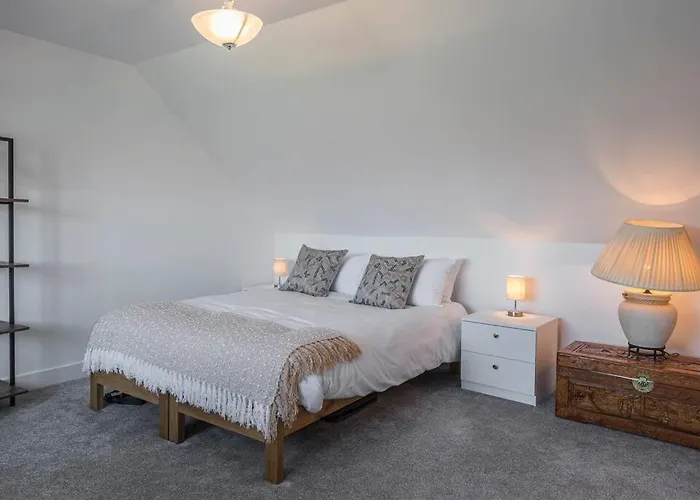 Beach Mews - Modern Townhouse With Patio And Private Parking