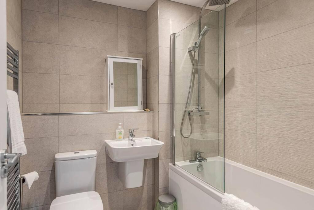 Mews - Modern Townhouse With Patio And Private Parking * Broadstairs