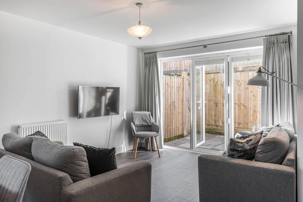 Holiday home Mews - Modern Townhouse With Patio And Private Parking *