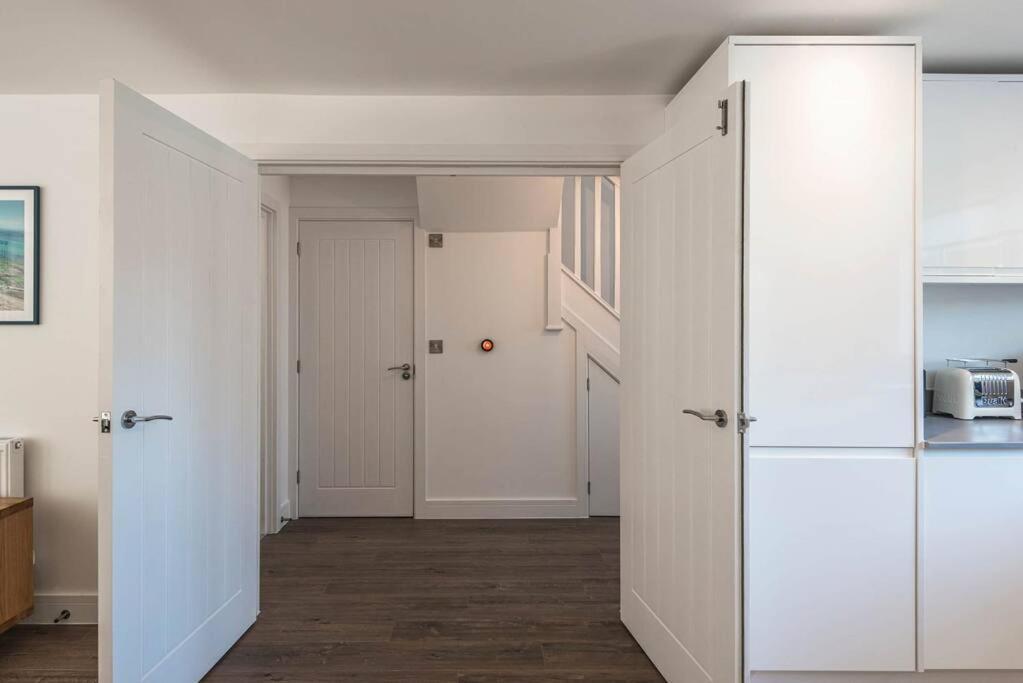 Mews - Modern Townhouse With Patio And Private Parking * Broadstairs