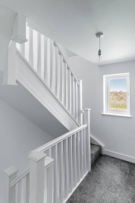 Mews - Modern Townhouse With Patio And Private Parking * Broadstairs