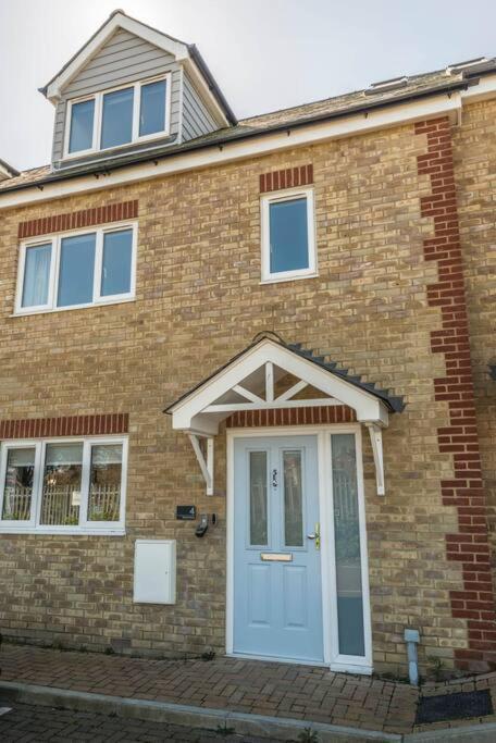 Mews - Modern Townhouse With Patio And Private Parking * Broadstairs